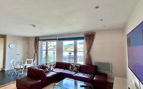 Great City Centre Getaway Apartment 2 Bed Near The Beach And Shopping Area
